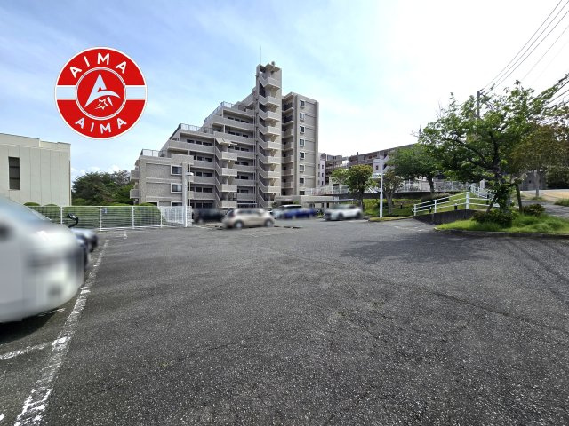 ベルヴィ香椎十番館の駐車場|敷地内駐車場です。