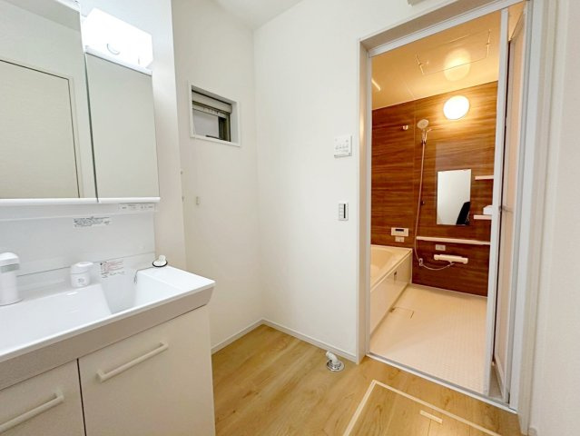 大枝中山町の独立洗面台|水回り用の便利グッズを活用して、使い勝手をカスタマイズ！（R8.4撮影）