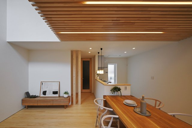 草津市大路2丁目　新築戸建の居間・リビング