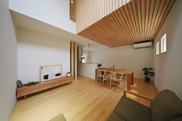 草津市大路2丁目　新築戸建の居間・リビング