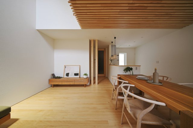 草津市大路2丁目　新築戸建の居間・リビング
