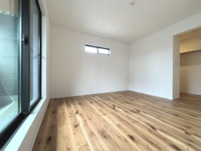 ダイマルタウン　岐阜市茜部菱野第3　全4区画分譲の寝室|全居室に大型収納を設置。高性能な断熱材で丸ごと覆った高気密・高断熱の家で、夏も冬も快適に過ごせます。
