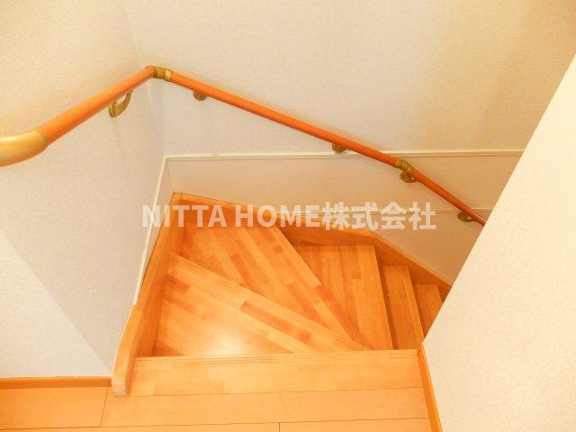 ベルフィオーレＳ２ ３番館の設備|手すり付きの階段です＊