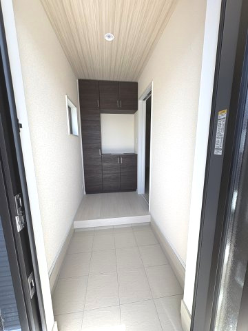 【玄関】 | 福岡市南区屋形原3丁目　1号棟（全2棟）【仲介手数料無料・0円】 | 現地写真。