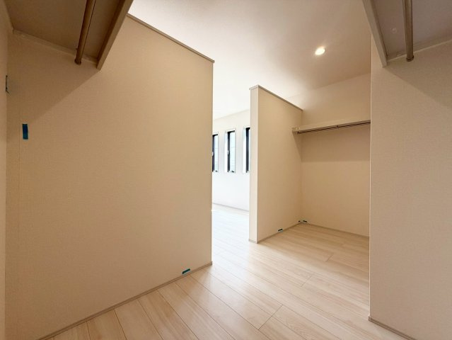 日立市東多賀町３期　新築戸建　の収納|衣類や季節ものバッグ、帽子などの小物もまとめて収納できる広々としたウォークインクローゼット♪