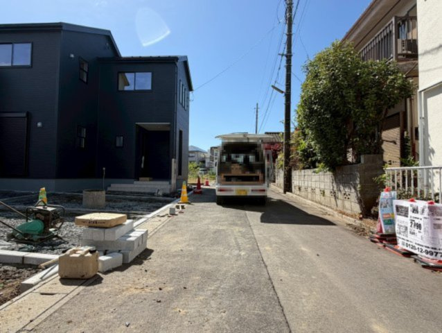 日立市東多賀町３期　新築戸建　の前面道路含む現地写真|本日のご見学も可能です♪
お気軽にお電話またはお問い合わせください。