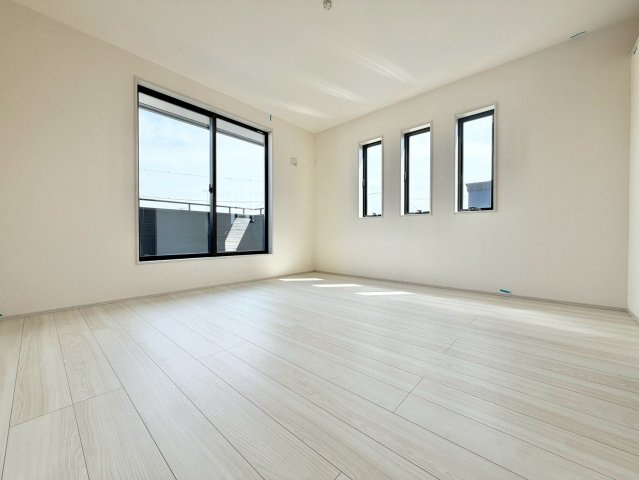 日立市東多賀町３期　新築戸建　の洋室|陽当たりの良い明るい洋室です♪