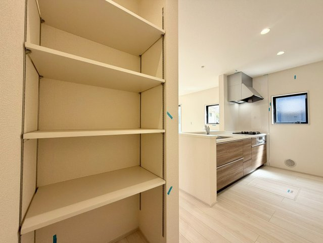 日立市東多賀町３期　新築戸建　のキッチン|憧れのパントリー♪戸建に住むなら取り入れたい、憧れのパントリー♪