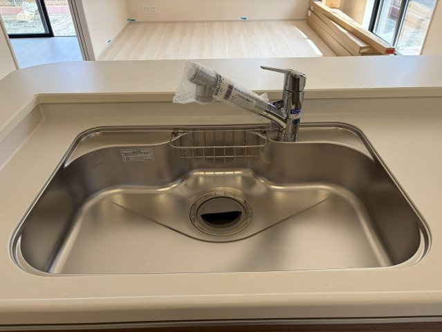 日立市東多賀町３期　新築戸建　のキッチン|浄水器一体型の水栓です♪