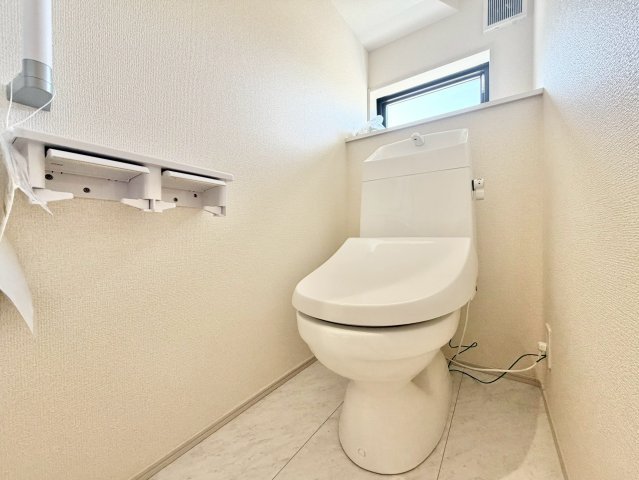 日立市東多賀町３期　新築戸建　のトイレ|温水洗浄便座付きです♪