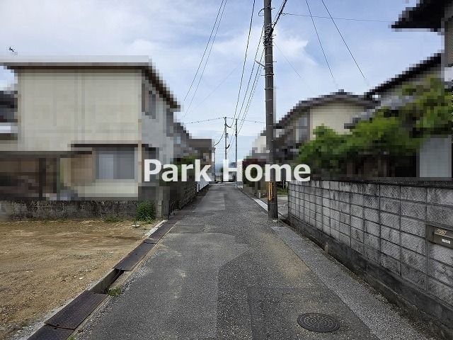 南国市大そね甲　新築戸建ての前面道路含む現地写真