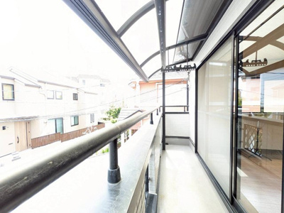 【バルコニー】 | 吹田市千里山東１丁目中古戸建 | エイブルにて取扱い可能な住宅ローンは、全部で10種類以上！お客様にピッタリの住宅ローンを当社のFPよりご案内させて頂きます。住宅ローンのご相談だけでも、お気軽にご相談下さいませ。