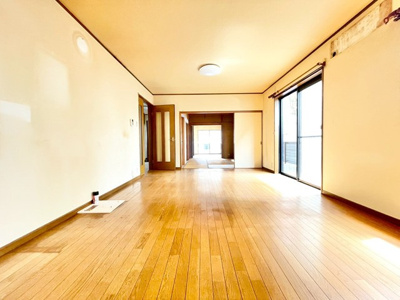 【居間・リビング】 | 吹田市千里山東１丁目中古戸建 | 弊社のファイナンシャルプランナーより、将来に向けた資金計画・住宅ローンの無料相談が皆様に大変ご好評頂いております！物件ご購入の前に、まずはお気軽にご相談くださいませ。