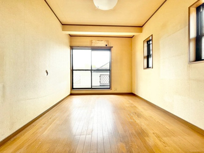 【子供部屋】 | 吹田市千里山東１丁目中古戸建 | 物件を比較検討したいお客様には、「物件比較見学プラン」をご用意しております。こちらの物件だけでなく、お客様の希望に沿った物件を、いくつかまとめてご案内させて頂きます。