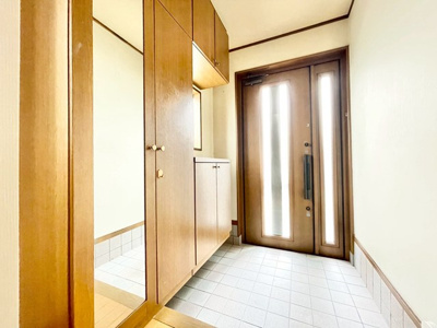 【玄関】 | 吹田市千里山東１丁目中古戸建 | エイブルだけの嬉しいサービス、ご用意しております。詳細は、お気軽に当社までお問合せ下さいませ！