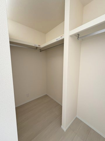 【収納】 | 福岡市南区屋形原3丁目　2号棟（全2棟）【仲介手数料無料・0円】 | 現地写真。ウォークインクローゼットです。