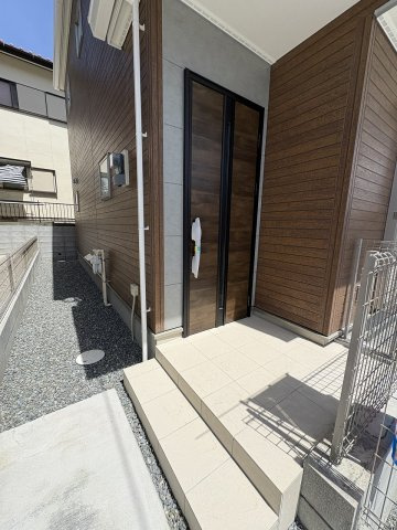 【玄関】 | 福岡市南区屋形原3丁目　2号棟（全2棟）【仲介手数料無料・0円】 | 現地写真。