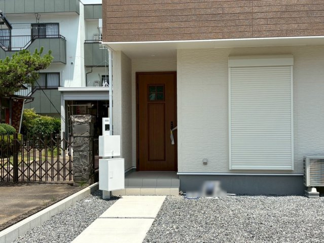 リーブルファイン　各務原市蘇原東栄町　全1区画分譲の玄関|【ピッキング防止機能付き玄関ドア錠】玄関ドアの鍵は上下に２つあり、内側の下段は脱着サムターンキー。
鍵を不正に開錠されても、もう１つの鍵でピッキングを防ぎます。防犯性の高い仕様になっています。
