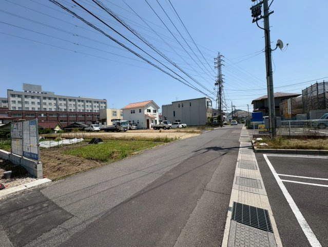 リーブルファイン　各務原市蘇原東栄町　全1区画分譲の前面道路含む現地写真|「現地（2026年5月18日）撮影」　
■前面道路　
■ヤマダ不動産　株式会社リライフ