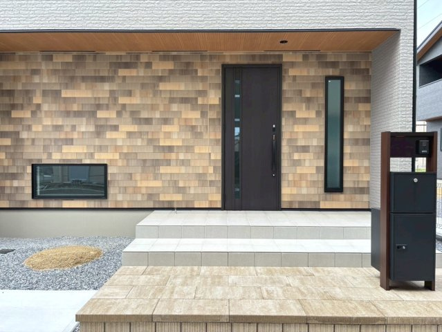 ダイマルタウン　岐阜市茜部菱野第3　全4区画分譲の玄関|玄関ドアの鍵はディンプルキーと内側はサムターンキーになっており防犯性の高い仕様になっています。