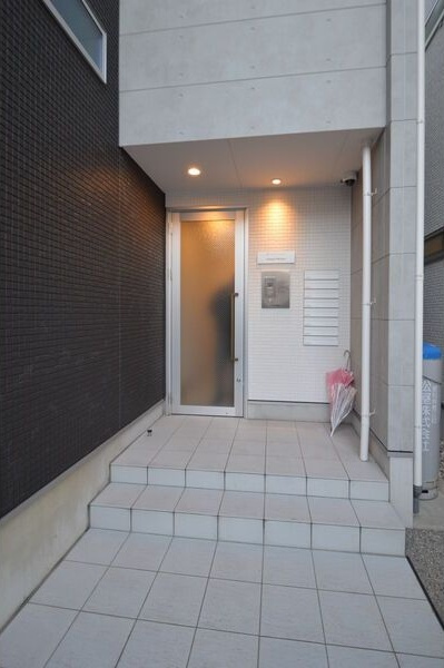 アルバーノ中村luxeのエントランス