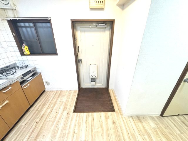 ファミネス芦屋の玄関