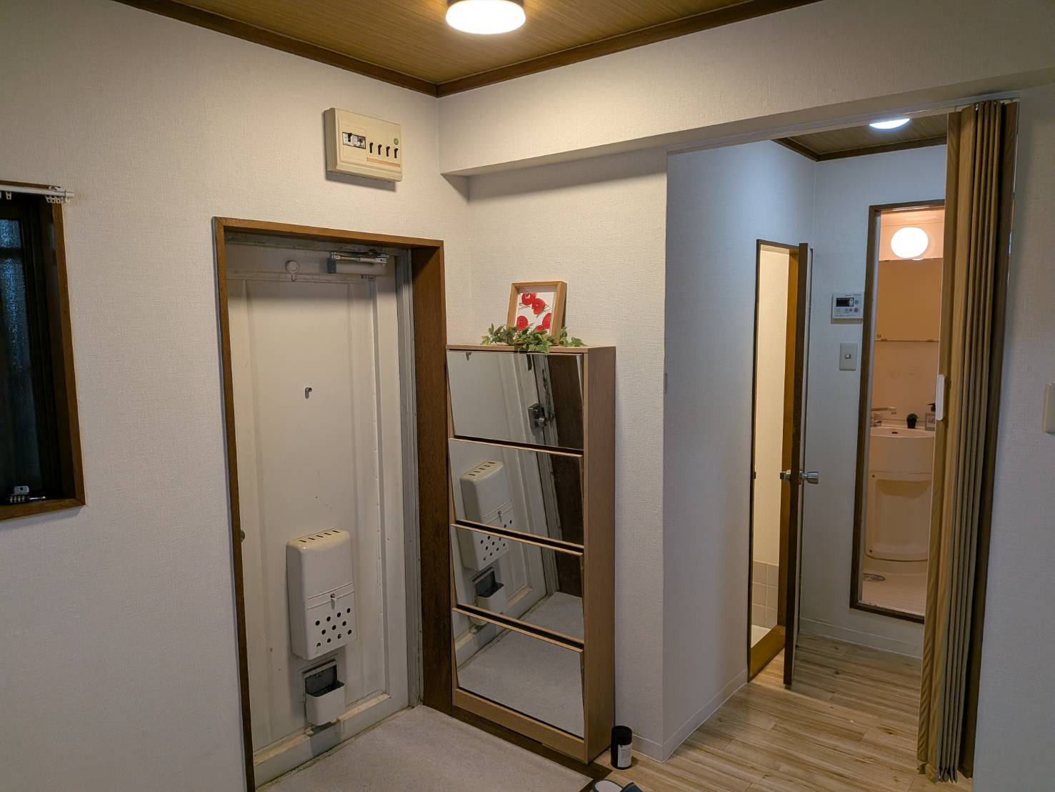 ファミネス芦屋の玄関