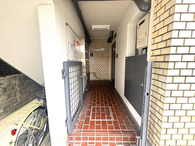ファミネス芦屋のエントランス