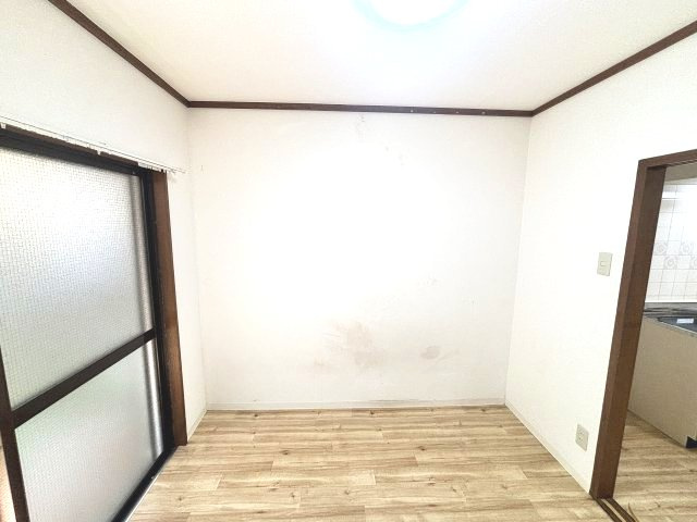 ファミネス芦屋の洋室