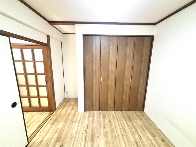 ファミネス芦屋の洋室