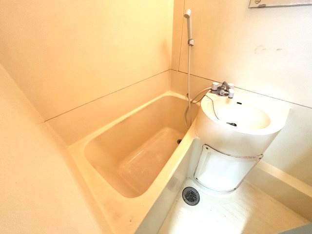 ファミネス芦屋の浴室