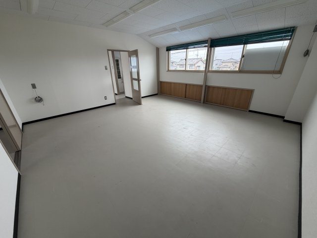 西山町貸事務所の内装
