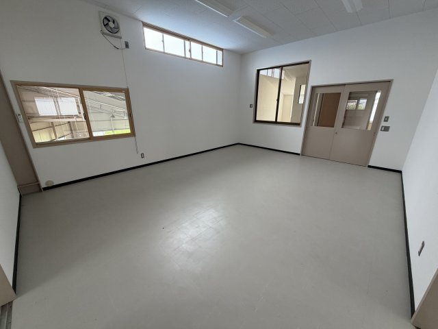 西山町貸事務所の内装
