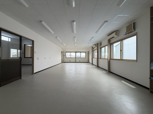 西山町貸事務所の内装