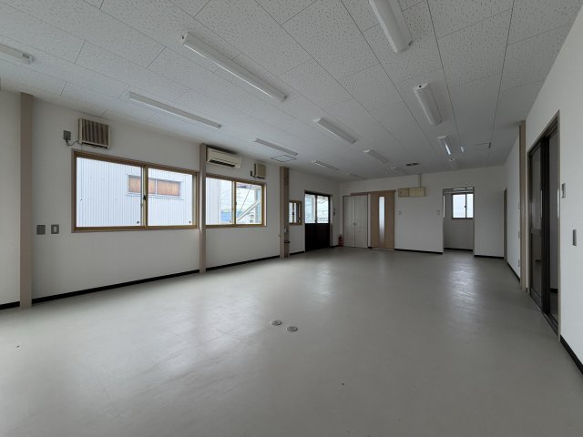 西山町貸事務所の内装