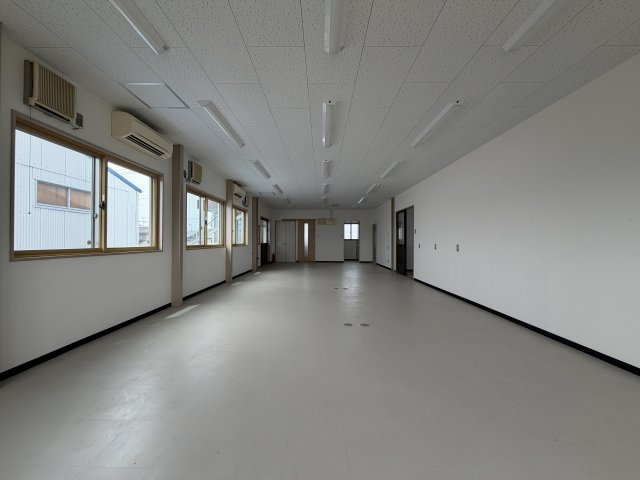 西山町貸事務所の内装