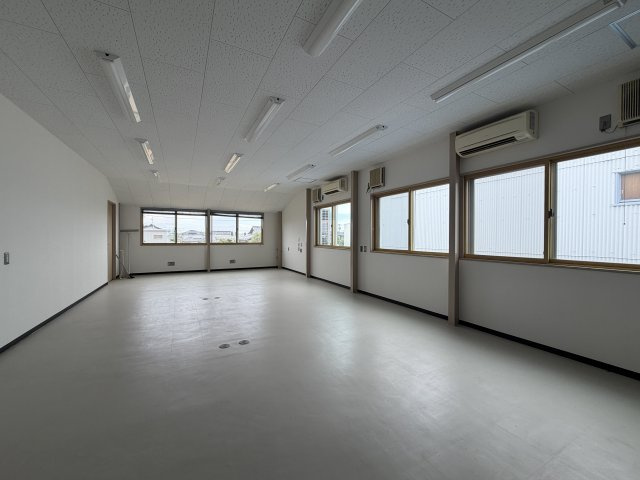 西山町貸事務所の内装