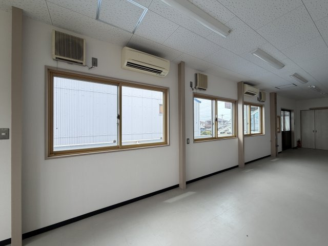 西山町貸事務所の内装