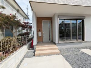 草津市平井六丁目２期１号地の玄関