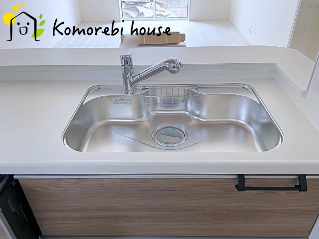 上尾市浅間台2丁目　新築一戸建て　ブルーミングガーデン　01のキッチン|26.5.23　撮影済み