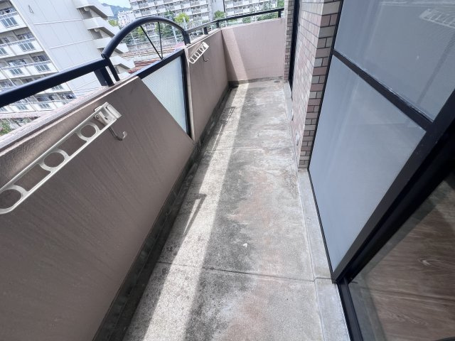 神戸市須磨区磯馴町１丁目の賃貸マンションのバルコニー