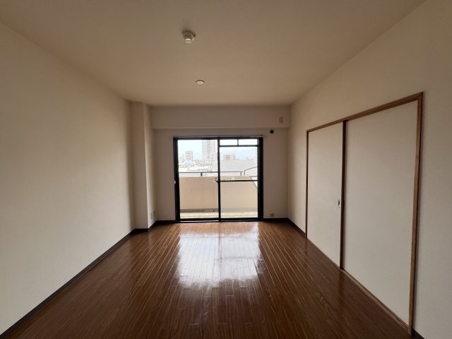 神戸市須磨区磯馴町１丁目の賃貸マンションの居間・リビング