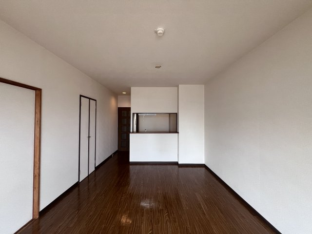 神戸市須磨区磯馴町１丁目の賃貸マンションの居間・リビング