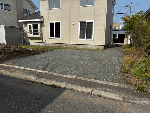美原３－３６－１１貸家の駐車場