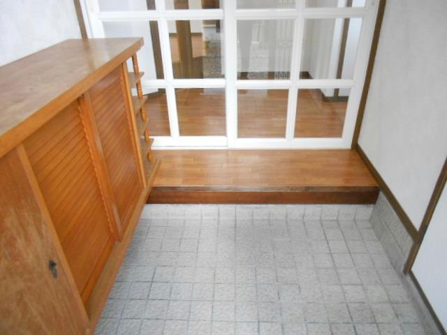 美原３－３６－１１貸家の玄関