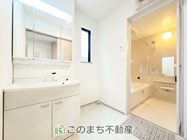 ハートフルタウン宇都宮市江曽島1丁目の洗面所|シャンプードレッサーで朝の身支度♪伸びるホースでお掃除も簡単清潔です！