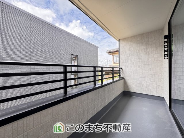 ハートフルタウン宇都宮市江曽島1丁目のバルコニー|南向きの大型バルコニーは陽当り良好で、たっぷりのお洗濯物もよく乾きます！
さらにインナーバルコニーなので雨の日でも安心してお出かけできますね♪
