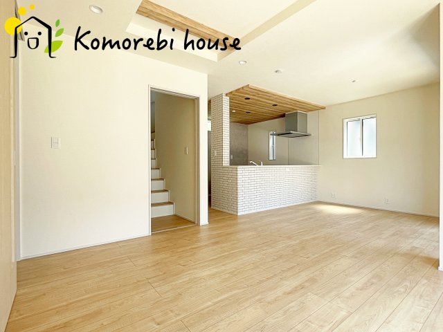 上尾市浅間台2丁目　新築一戸建て　ブルーミングガーデン　02の居間・リビング|ゆったりとしたリビングです