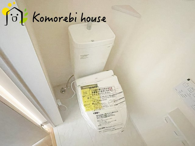 上尾市浅間台2丁目　新築一戸建て　ブルーミングガーデン　02のトイレ|トイレもきれいです