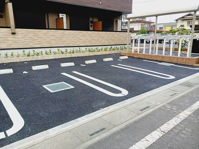 ヒカルサ北坂戸の駐車場